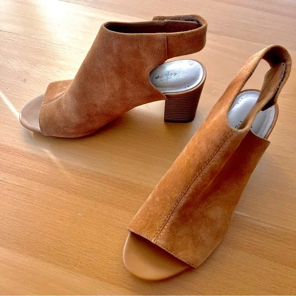 Clarks Deva Bell Heeled Sandals with Straps / Shootie - Tan Suede, Size 8.5M - Picture 2 of 5